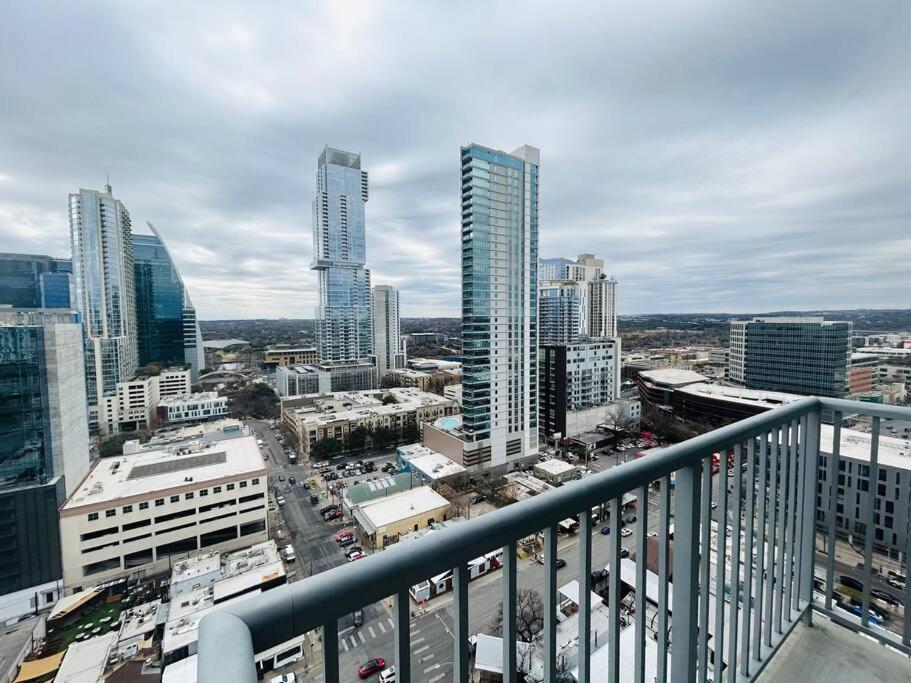 Indulge In Luxury Living 2 Bedroom Gem In The Heart Of Austin With Pool, Gym, And Breathtaking Views Luaran gambar