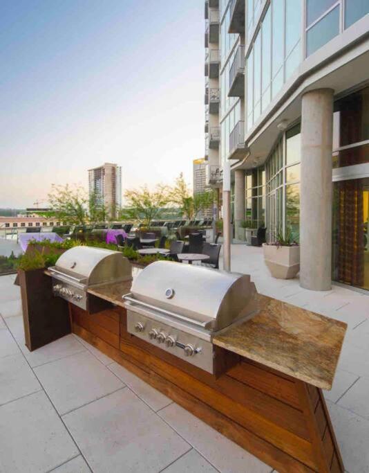 Indulge In Luxury Living 2 Bedroom Gem In The Heart Of Austin With Pool, Gym, And Breathtaking Views Luaran gambar
