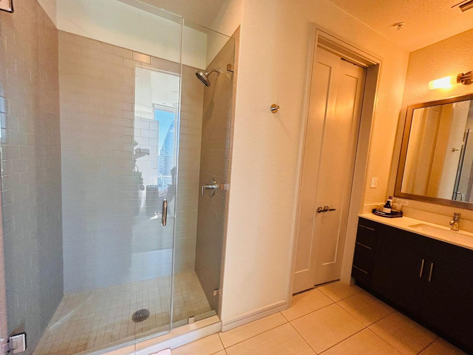 Indulge In Luxury Living 2 Bedroom Gem In The Heart Of Austin With Pool, Gym, And Breathtaking Views Luaran gambar