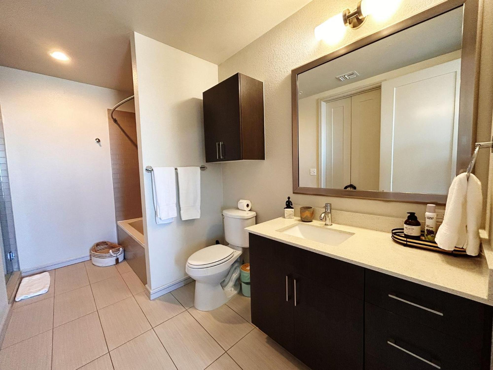 Indulge In Luxury Living 2 Bedroom Gem In The Heart Of Austin With Pool, Gym, And Breathtaking Views Luaran gambar