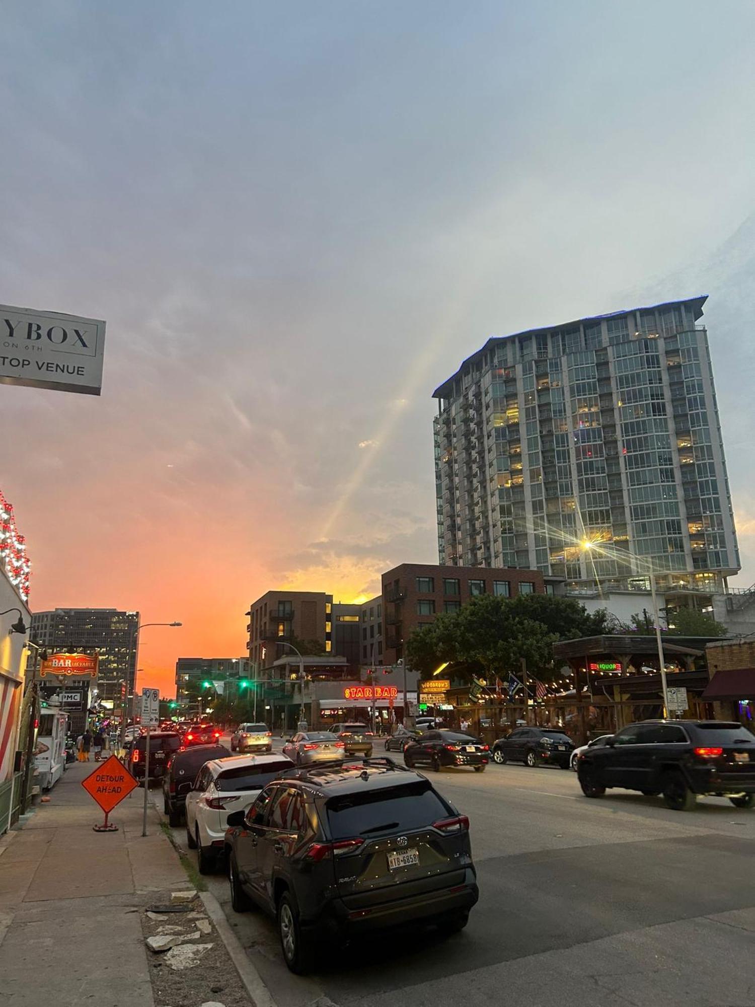 Indulge In Luxury Living 2 Bedroom Gem In The Heart Of Austin With Pool, Gym, And Breathtaking Views Luaran gambar